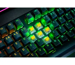 Razer BlackWidow V4 Pro Gelbe Schalter, US-Schwarz / Gaming-Tastatur / Mechanisch / Razer Gelb / RGB / USB / US-Layout