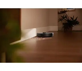 Roborock Qrevo 5AE schwarz / Saugroboter / 60 W / Saugen und Wischen / 12000 Pa / 5200 mAh / 64 dB