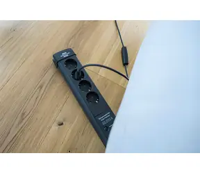 Brennenstuhl Premium-Line schwarz / Verlängerungskabel / 4 Steckdosen / 1,8 m / Überspannungsschutz 60.000 A