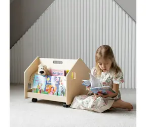 BusyKids Doppelseitiges Bücherregal auf Rollen, Naturholz / Kinderbücherregal / Birkensperrholz