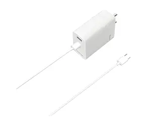 Oppo SuperVOOC 100W weiß / Reiseladegerät / USB-A / USB-C-Kabel im Lieferumfang enthalten / Schnellladefunktion