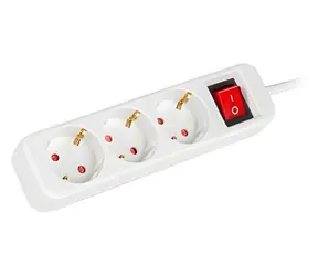 Lanberg weißes Verlängerungskabel / 3 Steckdosen / 1,5 m / 230 V / mit Schalter