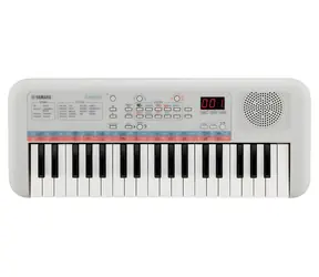Yamaha Remie weiß / Digitaler Synthesizer / 37 Tasten / 32-stimmige Polyphonie / eingebauter Lautsprecher