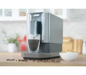 Unold Luca 28835, schwarz/Edelstahl / Kaffeevollautomat / 1470 W