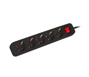 Lanberg Verlängerungskabel schwarz / 230 V / 5 Steckdosen / 3 m / mit Schalter