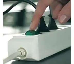Brennenstuhl Eco-Line weiß / Verlängerungskabel / 8-fach Steckdose / 3 m / Ein-/Ausschalter / LED-Anzeige