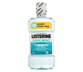 Listerine Cool Mint Mundspülung mit mildem Geschmack, 600 ml
