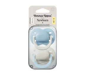 Tommee Tippee Silikon-Schnuller für Neugeborene (0-2 Monate, Junge), 2 Stück - verschiedene Farben 