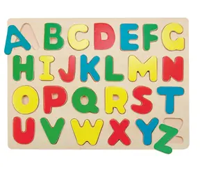 Woody Puzzle auf der Tafel „Alphabet“ / ab 3 Jahren