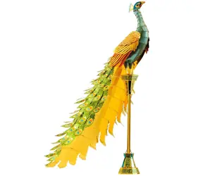 Metal Earth 3D Puzzle Pfau / 95 Teile / ab 14 Jahren