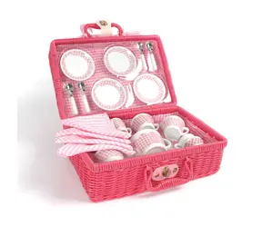 Tidlo Picknickgeschirr in einem rosa Korb