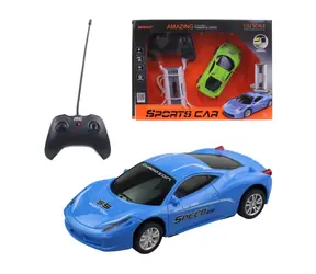 MaDe Elektroauto mit Fernbedienung 14,5 cm, austauschbare Räder, Driftfunktion, Ladestation / ab 6 Jahren