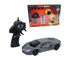 MaDe Elektroauto mit Fernbedienung 19 cm, austauschbare Räder, Driftfunktion, Ladestation / ab 6 Jahren