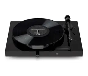 Pro-Ject JukeBox E1 + OM5e Klavier / Plattenspieler / Silikonband / Bluetooth / 2x 50W