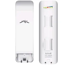 Ausgepackt - Ubiquiti NanoStation M5 / WLAN-Zugangspunkt für den Außenbereich / 802.11n bis zu 150 Mbit/s / 2 x 16 dBi / 2 x LAN / PoE / ausgepackt