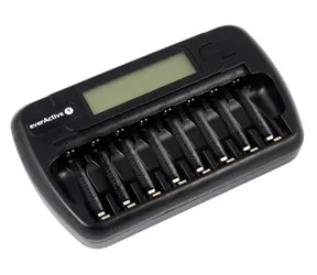 EverActive NC-800 / Batterieladegerät / bis zu 8 AAA- oder AA-Batterien / LCD