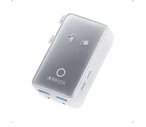 Anker Nano weiß / Reise-Ladestation / 20 W / 2x USB-C / 2x USB / mit Adaptern für UK/US/AU/ EU -Steckdosen