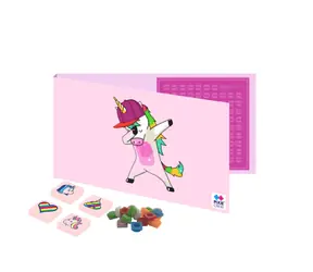 Postkarten und Karten von PIXIE CREW mit einem Geschenk darin - Einhorn