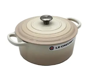 Le Creuset Signature Topf mit Deckel 22 cm beige