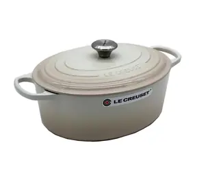 Le Creuset Signature Ovaler Topf mit Deckel 31 cm beige