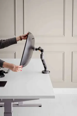 BakkerElkhuizen BE Flexibler Einzelmonitorarm, dunkelgrau / Tischmonitorarm / VESA 75x75-100x100mm / Tragfähigkeit 10 kg
