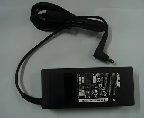 Asus 65W 19V schwarz / Netzteil / 3,42A / für Asus Laptops