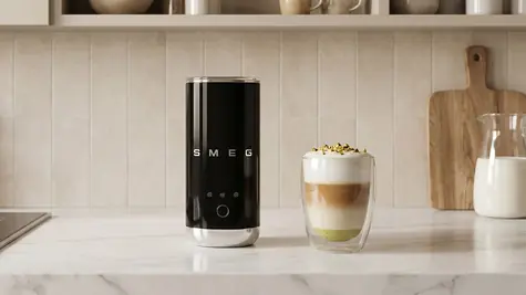 SMEG MFF02BLEU schwarz / Milchaufschäumer / 500 W / Heizen 180 ml / Aufschäumen 120 ml / 3 Funktionen