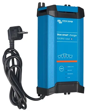 Victron BlueSmart IP22 intelligentes Batterieladegerät 12V/30A (1) / 1 Ausgang / Bluetooth / Effizienz 93%