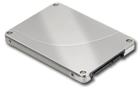 Silberne 2,5-Zoll-SSD-Festplatte mit SATA-Anschluss im Metallgehäuse, Seitenansicht